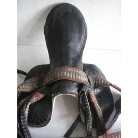 pelana kuda lawas dari kulit tebal dan di double dari era 50's