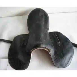 pelana kuda antik dari kulit tebal dan di double dari era 50's