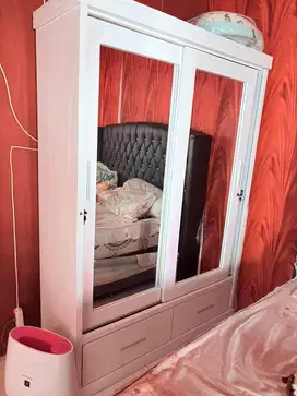 Lemari pakain dua pintu