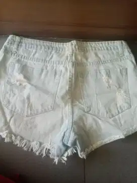 Celana pendek wanita