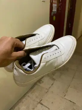 Sepatu sneakers footstep footwear size 42