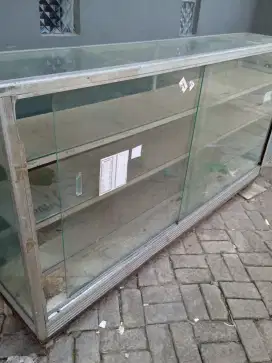 Di jual etalase UK 2m