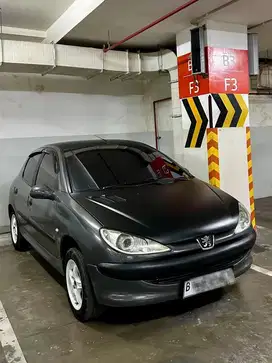 Peugeot 206 ( XR 1.4 MT )