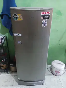 Kulkas Aqua 1 pintu (perlu diservis)
