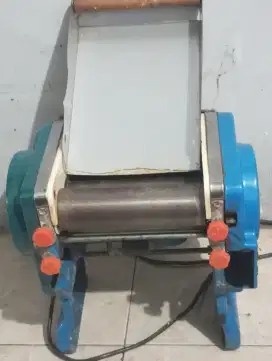 Mesin giling mi dan pangsit