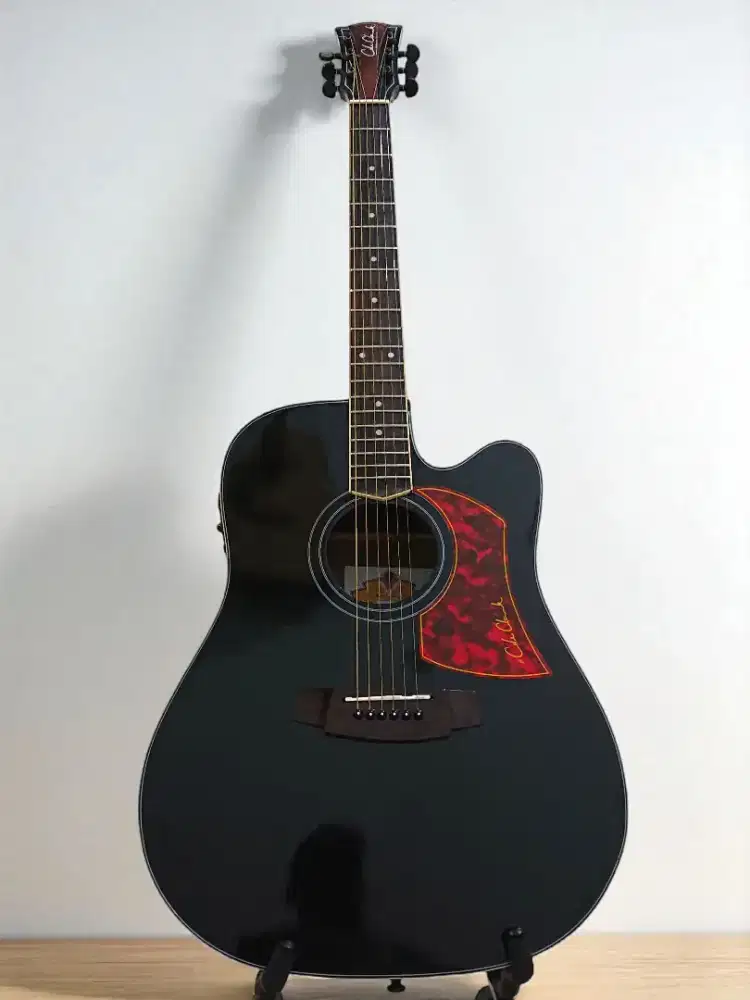 Gitar akustik elektrik cole clark