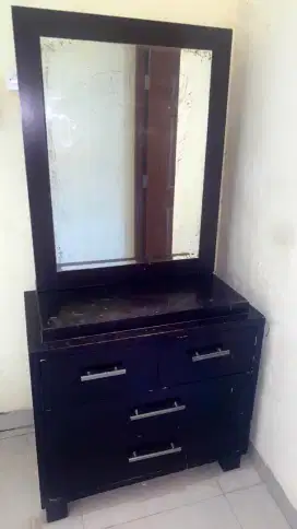 Meja Rias Kayu Estetik