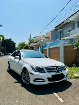 MURAH MERCEDES C300 AMG PANORAMIC SUNROOF ANTIK PUTIH ASLI AN PRIBADI
