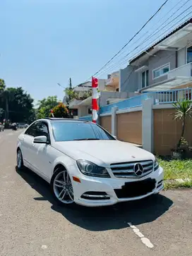 MURAH MERCEDES C300 AMG PANORAMIC SUNROOF ANTIK PUTIH ASLI AN PRIBADI