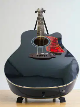 Gitar akustik elektrik cole clark
