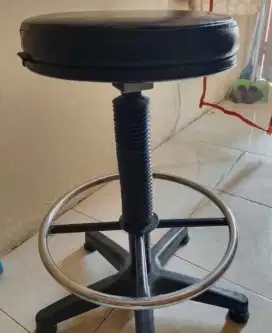 Dijual butuh bekas pakai 1 unit kursi bar