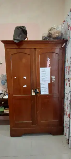 Lemari bekas dan Meja TV bekas