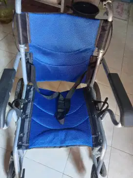 Kursi roda lipat