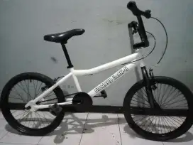 Dijual sepeda BMX DIAMOND BACK msih bagus batangan keker tinggal pakai