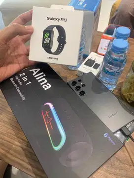 Samsung Galaxy Fit 3 and Speaker Alina 2 in 1