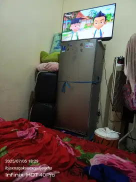 Di jual kulkas 1 pintu merek AQUA