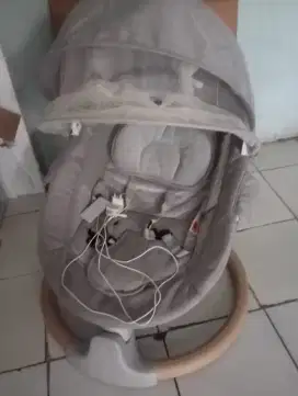 Di jual ayunan bayi masih bagus, lengkap semua nya