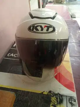 Jual cepat helm merk KYT warna putih ukuran L SNI busa tebal