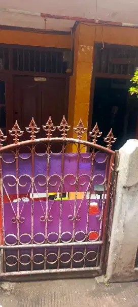 DIJUAL RUMAH INDUK DAN KONTRAKAN 2 PINTU
