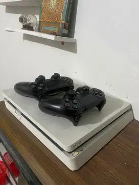 Dijual cepat PS 4 Slim, nego tipis