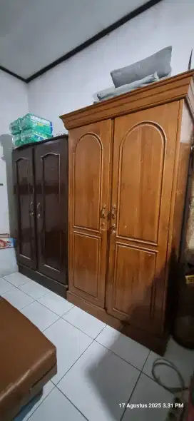 Dijual lemari kayu jati antik Kuno Ayunan orisinil kondisi bagus 90%