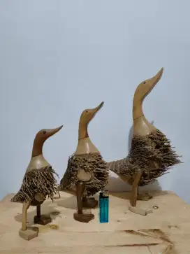 Pajangan kayu perahu pinisi
