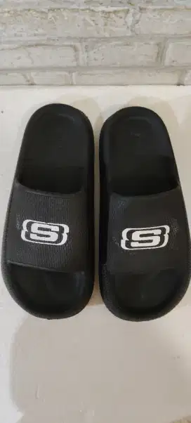 Skechers Sliders size 38 second 95% Like new