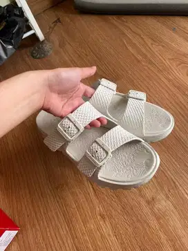 Sandal Sketcher Kondisi 98%