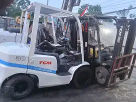 Forklift TCM 3 Ton,Manual,Tiang 3 Meter,Mesin Isuzu C240,Tahun 2017