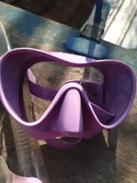 masker selam snorkling Cressi warna ungu
