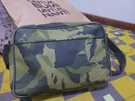 LACOSTE SLING BAG