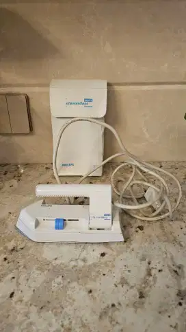 Setrika Travelling merk Philips