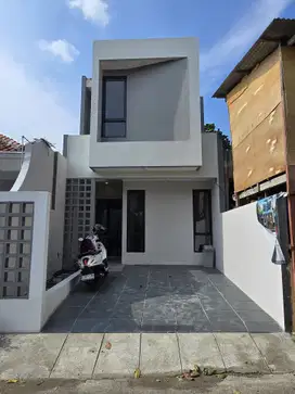Rumah baru siap huni lokasi strategis dekat tol di rawamangun
