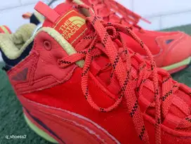 Sepatu tnf goretex