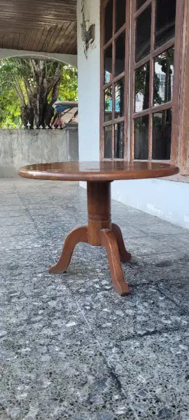 MEJA BUNDAR KAYU SOLID (Harga nego)