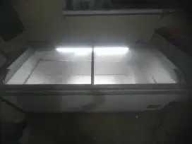 Freezer Sleding kaca display Volume 1000 Liter Merek AHT
