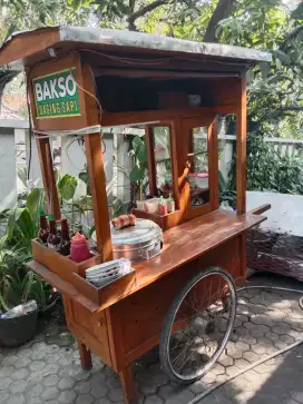 Gerobak bakso beserta perlengkapannya
