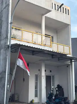 Rumah 3 lantai dengan pemandangan indah