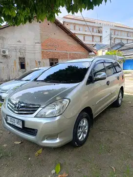 Toyota Kijang Innova 2010 Bensin