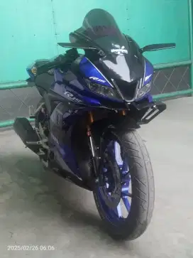 Yamaha R15 v3 biru
