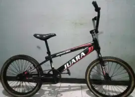 Dijual sepeda BMX JUARA msih bgus rem sudah torpedo pakem tinggal pkai