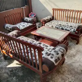 Kursi kayu bekas layak pake