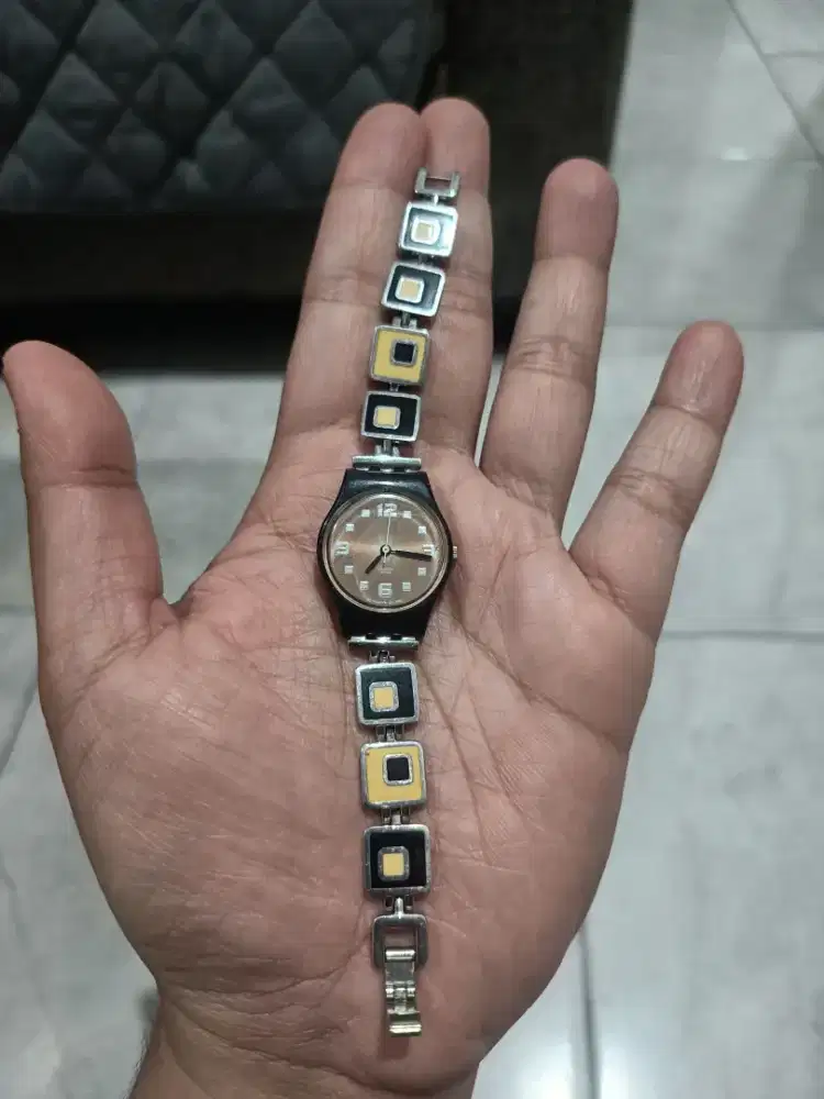 Jam Tangan Swatch Ladies Unik kondisi normal