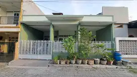DIKONTRAKKAN RUMAH LOKASI STRATEGIS WARU SIDOARJO