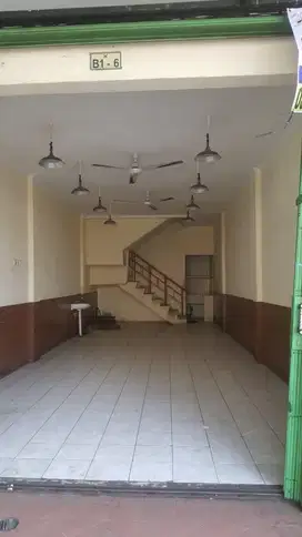 Ruko 3 lantai,sudah cat ulang,di Taman Palem Lestari.