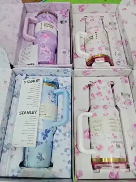 Tumbler Stanley seri LOVESHACKFANCY ukuran 1,2 ltr