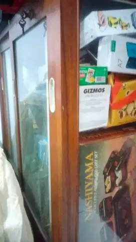 Meja etalase jati kaca 3 tingkat