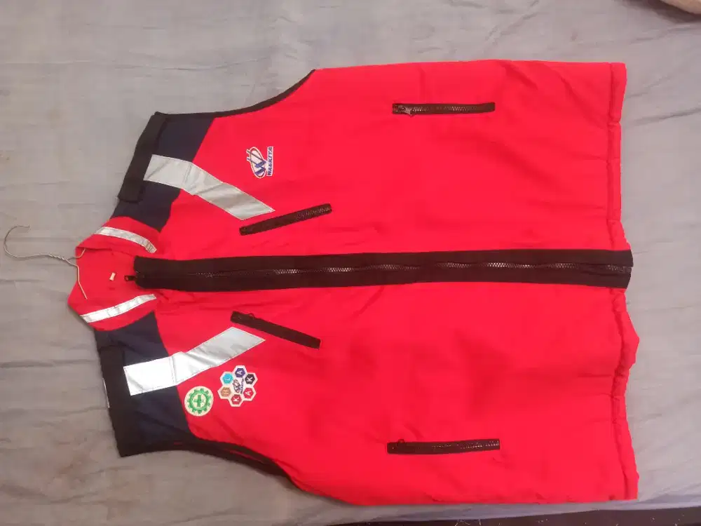 Rompi proyek vest