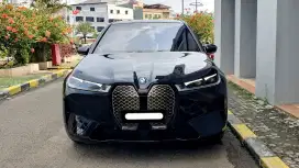 Km10rb bmw ix 2023 hitam listrik