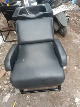 Kursi keramas bekas